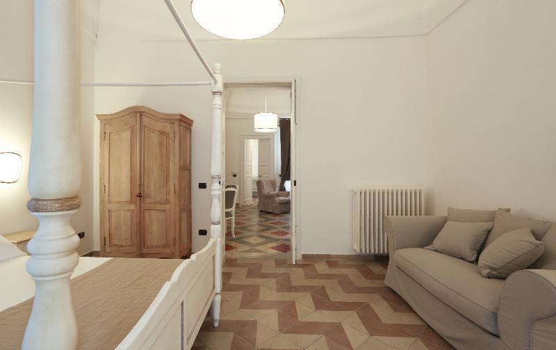 Santa Marta Suites & Apartments Lecce Extérieur photo